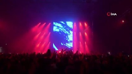 İngiltere'de sosyal mesafesiz parti denemesi