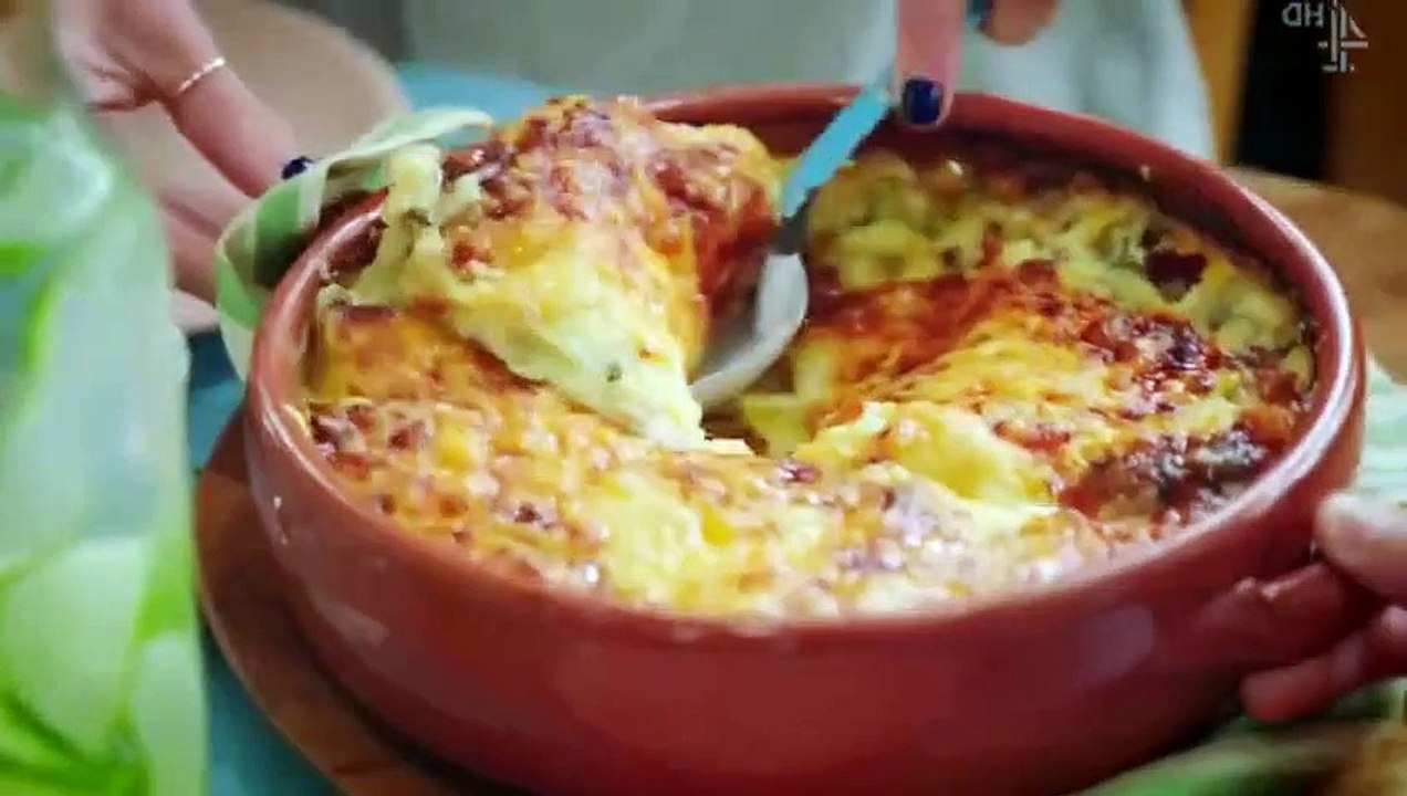 Jamie and Jimmyâs Friday Night Feast S05 - Ep01 Simon Pegg, Lamb Tagine, Free Range... HD Watch