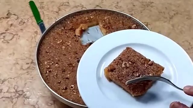طريقه عمل البسبوسه المصريه في البيت Egyptian basbousahمن#مطبخ_الشيف_شكري