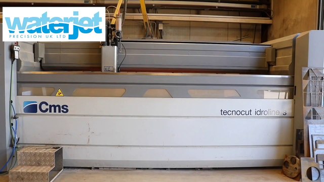 Couper un iPhone au jet d'eau... impressionnant