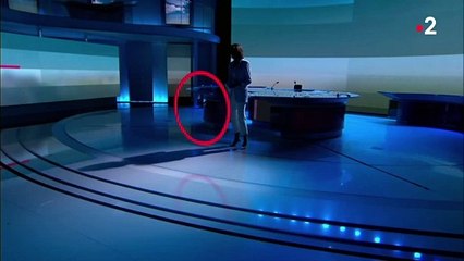 Quand le générique des JT de France 3 ouvre le "13 Heures" de France 2