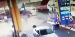 Kaza yapan kamyonet şoförü camdan fırladı!