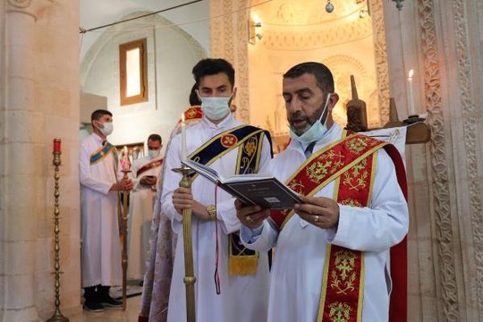 SÜRYANİLER, PASKALYA BAYRAMI AYİNİNDE KORONAVİRÜS İÇİN DUA ETTİ