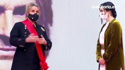 Nacho Cano hace de su premio un mitin por Ayuso y le devuelve su medalla "por no cerrar los teatros"