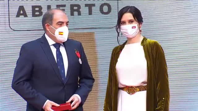 Ainhoa Arteta, Nacho Cano, Nadal y Cristina Cifuentes, condecorados en el acto del Dos de Mayo