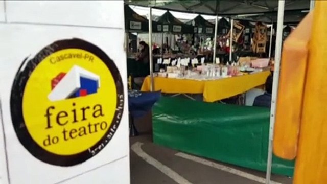Cascavelenses aproveitam a Feira do Teatro na manhã deste domingo