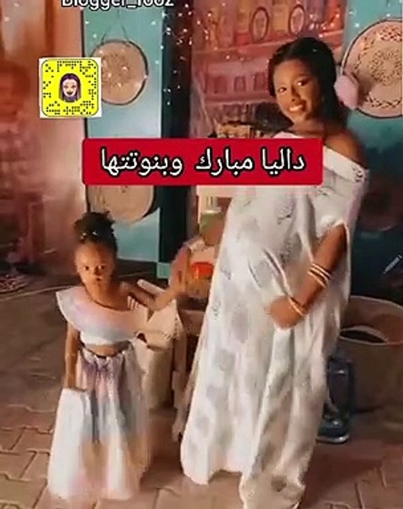 ابنة داليا مبارك تخطف الأنظار بعد ظهورها مع والدتها