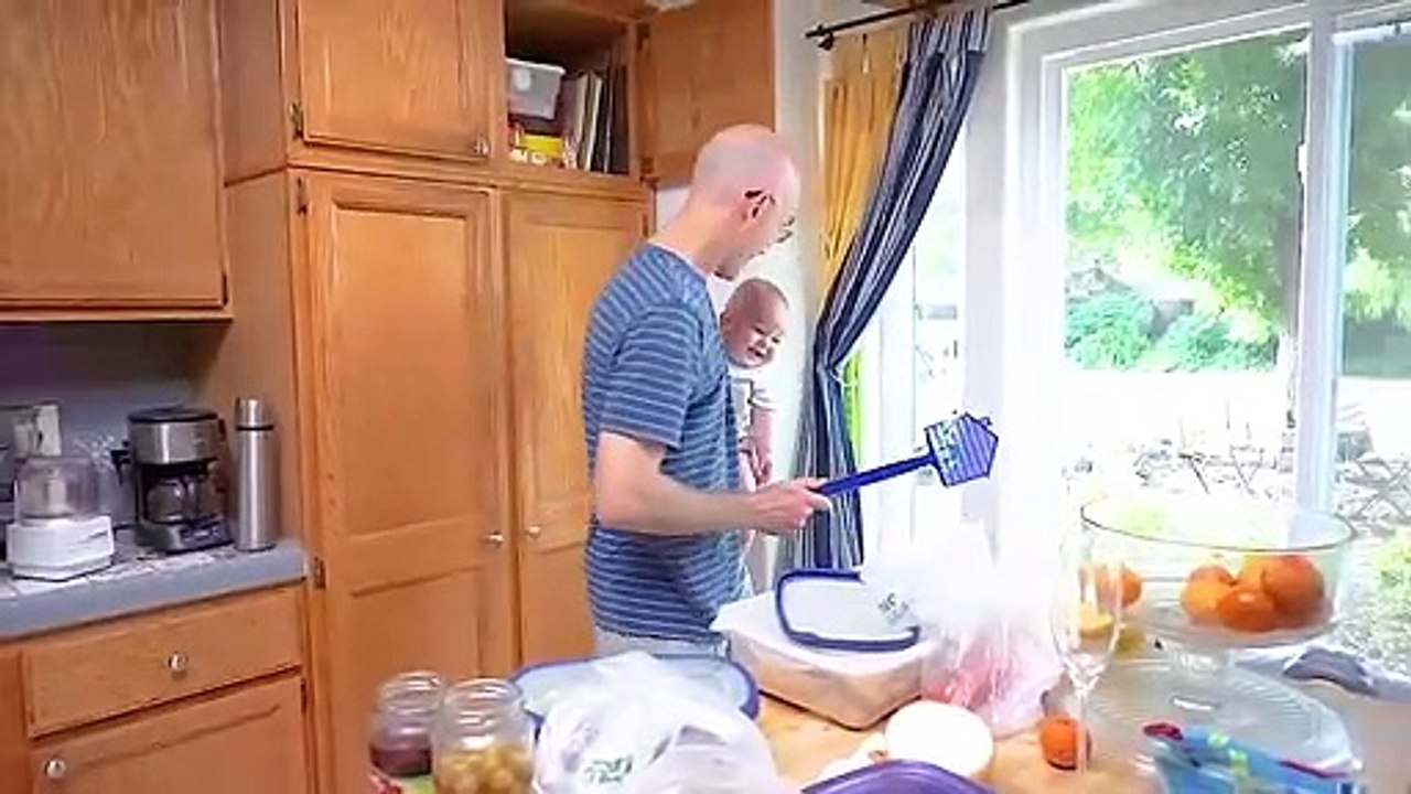 10 Minutes Funniest Moments with Babies Laughing _ Funny Baby Videos