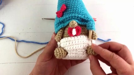 Yarn Color Change In Amigurumi | Changing Color Crochet Stripes For Giant Crochet Bee Pillows