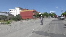 KAHRAMANMARAŞ - Freni boşalan kamyon, ev ve araçlara çarptı: 1 yaralı
