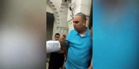 İsrailli belediye başkanı cami basıp Müslümanlara saldırdı!