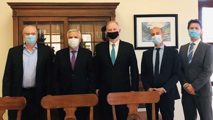 المبعوثان الأميركي والأممي يصلان مسقط لإجراء مباحثات للحل في اليمن