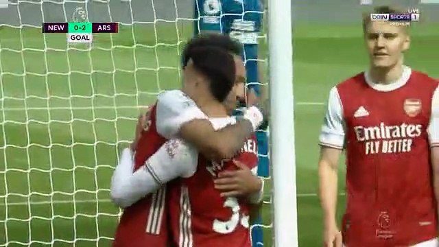 هدف اوباميانج الرائع في مرمي نيوكاسل بالدوري الانجليزي - بطولات