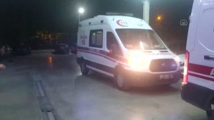 Su kanalına devrilen traktörün sürücüsü yaralandı
