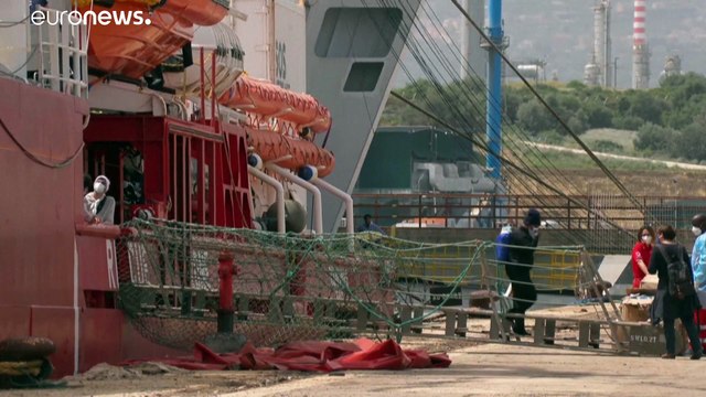 Migranti: centinaia di salvataggi nel corso del fine settimana nel Mediterraneo