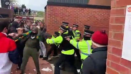 Αναβολή στο Γιουνάιτεντ - Λίβερπουλ λόγω εισβολής οπαδών