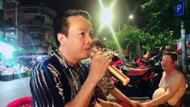 Giọng ca độc lạ của Anh chàng miền tây làm chấn động tại Chợ Lớn