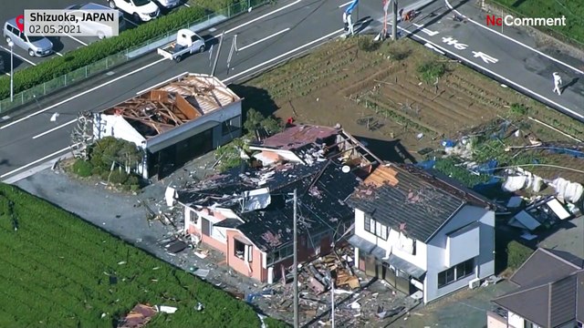 Сильный ветер повредил более 100 домов