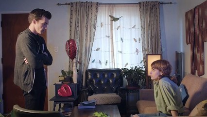 Binge (V10 HLG) – Drama de Humor Negro Sobre Saúde Mental e Bulimia 🎬