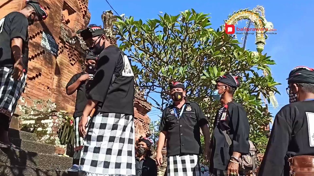Ngerebong di Desa Adat Kesiman Kembali Digelar dengan Protokol Kesehatan