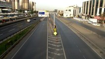İstanbul'da kısıtlama nedeniyle haftanın ilk gününde yollar boş kaldı