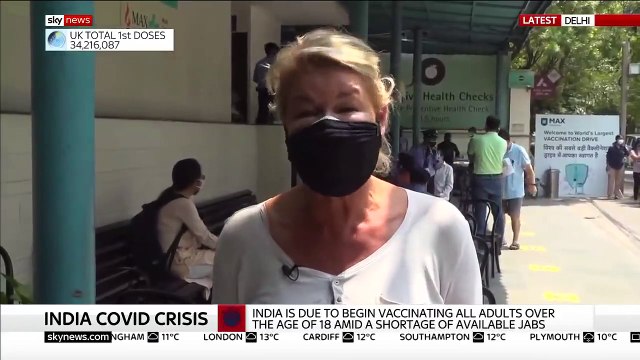 India running out of COVID-19 vaccines as record 400,000 cases reported