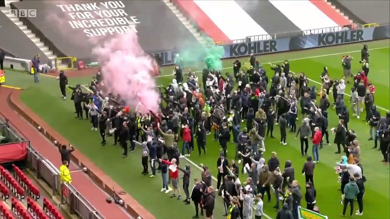 Violent scenes as fans invade Manchester United stadium in protest at US owners  - BBC News
