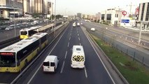 İstanbul'da kısıtlama nedeniyle haftanın ilk gününde yollar boş kaldı