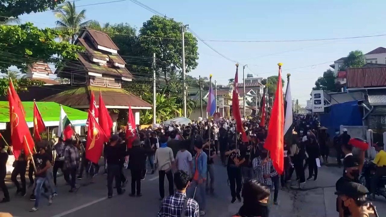 Demonstranten in Myanmar fordern 'Frühlingsrevolution'