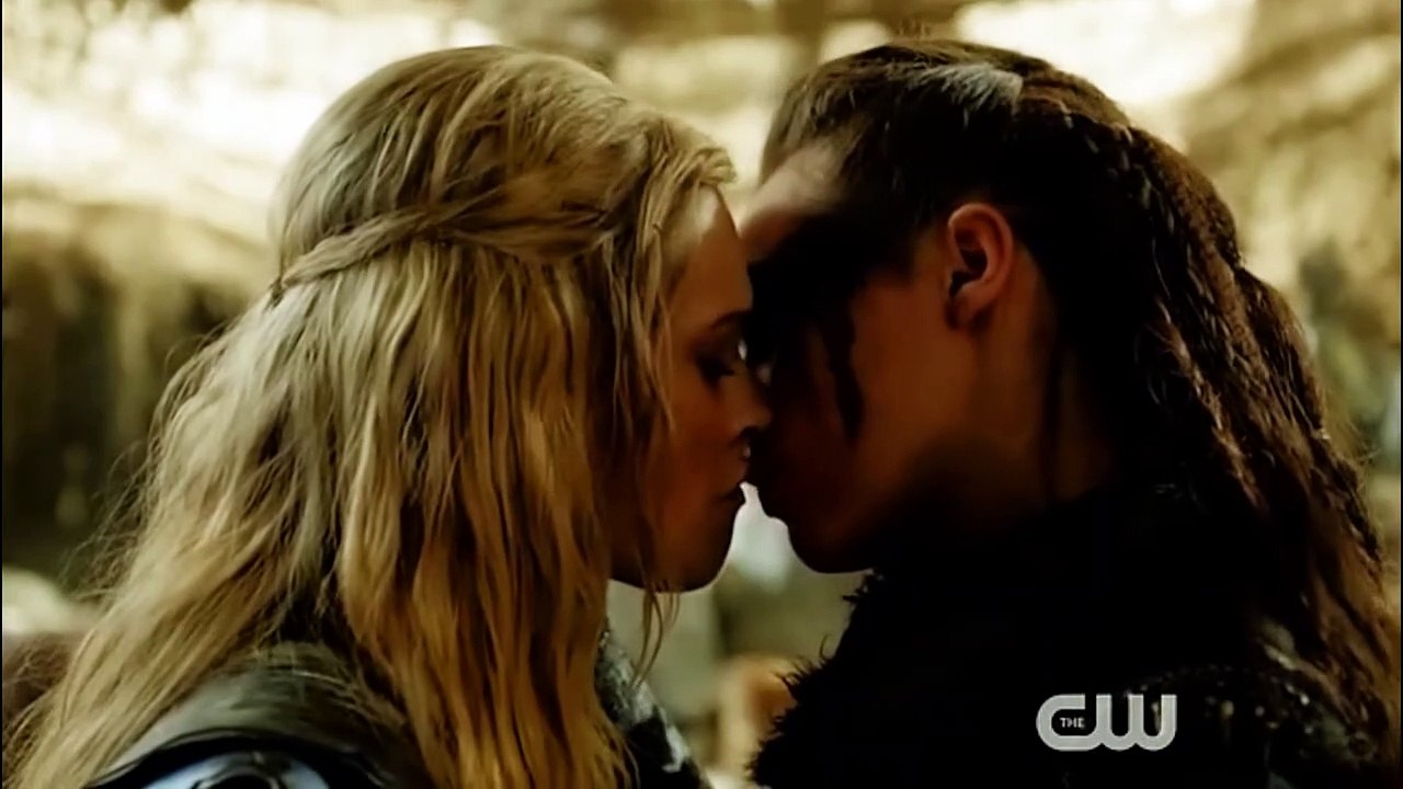 Lexa & Clarke "Safety Dance"