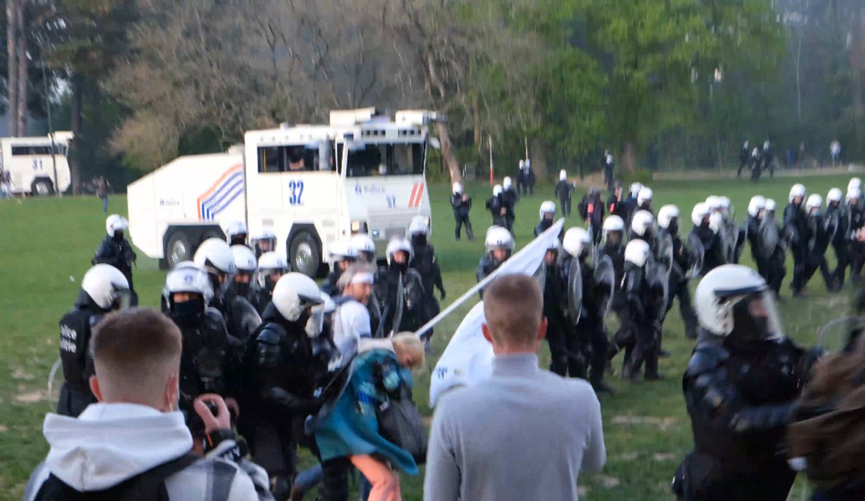 La Boum 2 le 1er mai 2021: la police de Bruxell...