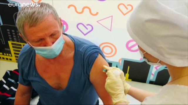 Россия: прививайся — не хочу