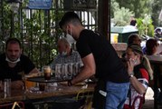 - Yunanistan'da kafe ve restoranların dış mekanları açıldı