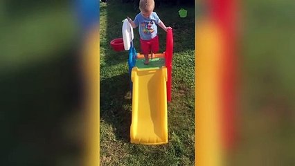 Kaydıraktan kaymayı çok yanlış anlayan ufaklık