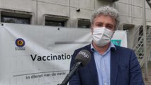Le 10e centre de vaccination bruxellois ouvre ses portes à l'hôpital militaire de Neder-Over-Heembeek: interview d'Alain Maron