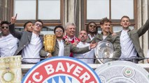 Liebesbekundungen und Abschiede: Die Bayern feiern