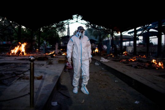 Estados Unidos restringirá los viajes desde la India debido al aumento en los casos de COV