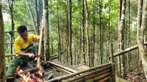 Bamboo Bow - Catch Bamboo Rats And Cook With Bamboo Tubes | Bushcraft Survival