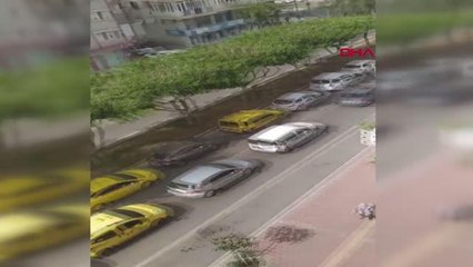 ANTALYA POLİSİN MESAİ BİTİMİNDE ANA BULVARLARDAKİ KONTROLLERİ, UZUN KUYRUKLAR OLUŞTURDU