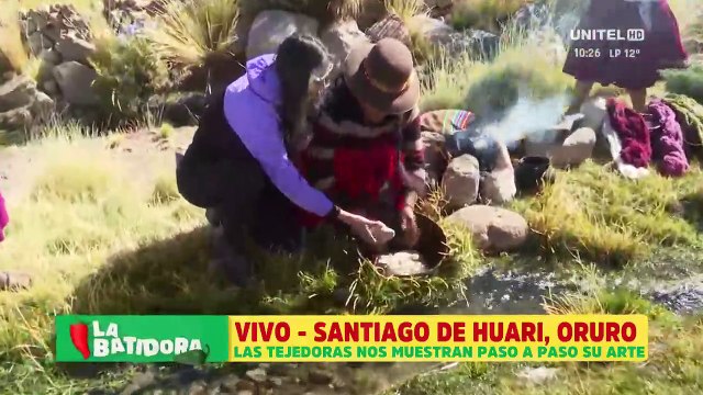 Daniel aprende cómo se hacen los tejidos de Huari