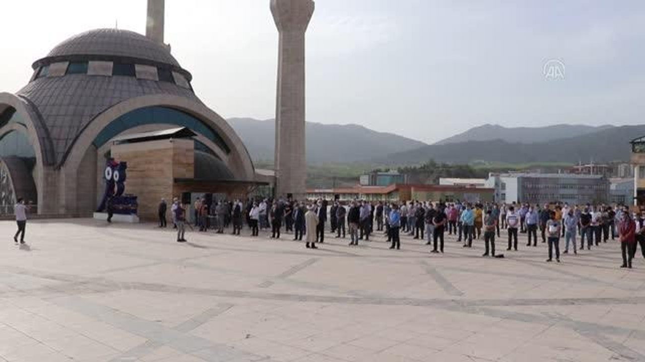 Son dakika haberi! Eski AK Parti Karabük Milletvekili Uysal için memleketinde gıyabi cenaze namazı kılındı