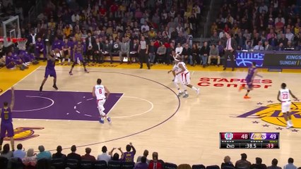 Signature Move/Super Power Move: Lonzo Ball's Pinpoint Court Vision