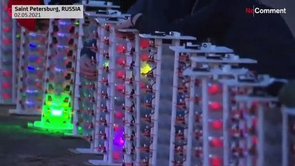 Огненные картины в небе над Невой