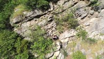 BURSA -Tam kapanma tedbirlerini ihlal eden kişi polisten kaçmak için tırmandığı kayalıkta mahsur kaldı