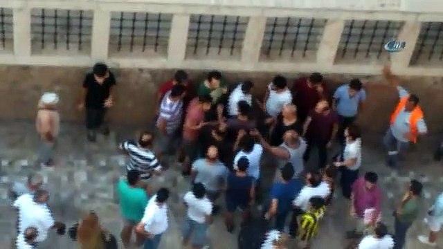 Etek altı görüntü çekerken yakalanan şahıs linçten zor kurtarıldı