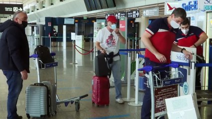 Bruxelas quer aliviar restrições a viagens não essenciais