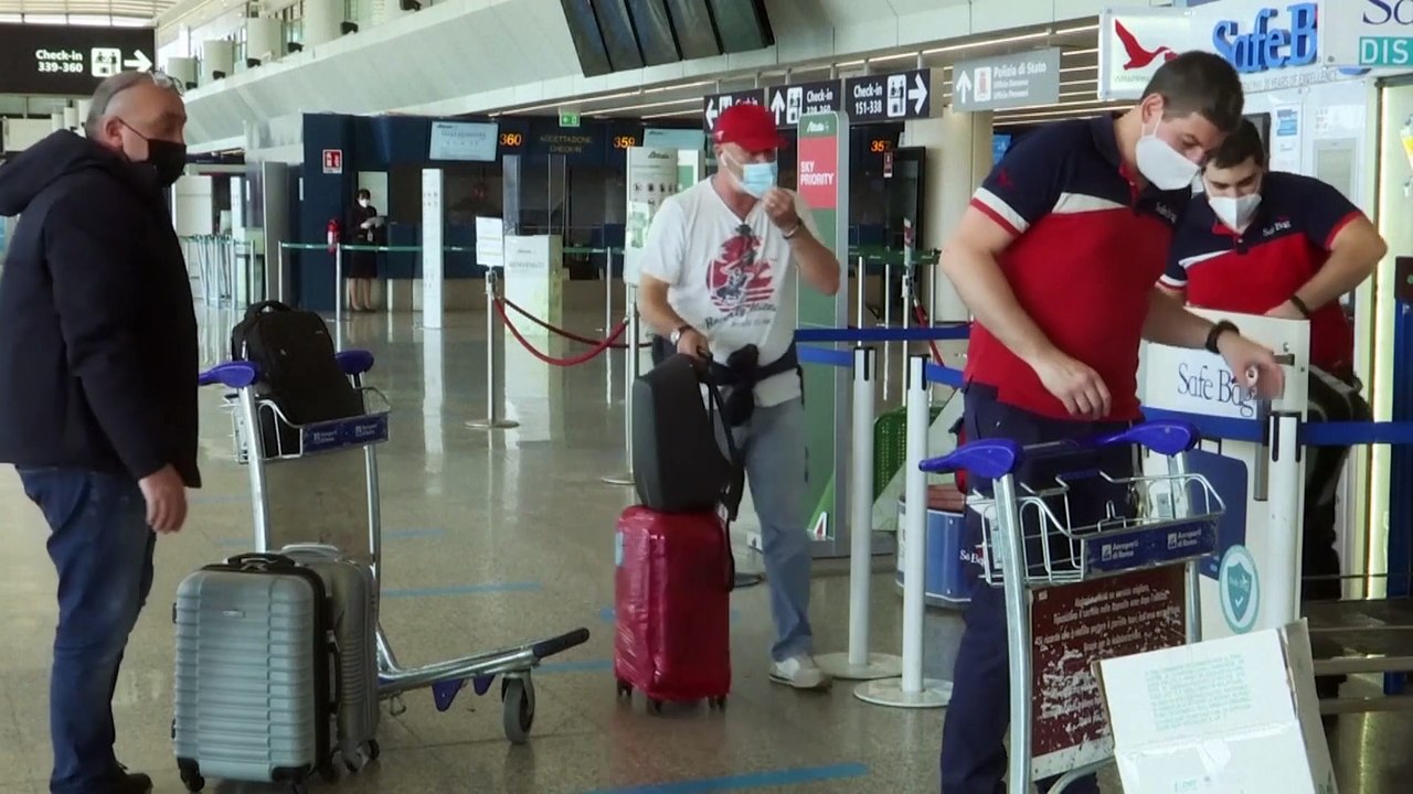 Bruxelas quer aliviar restrições a viagens não essenciais