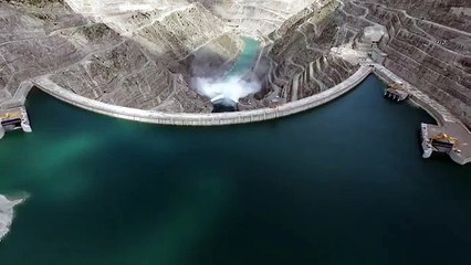 İşte dev barajdan suyun tahliye edildiği anlar!