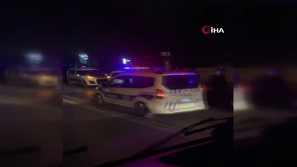 Download Video: Dur ihtarına uymayan şüpheliler polise ateş açtı: 2 polis yaralı