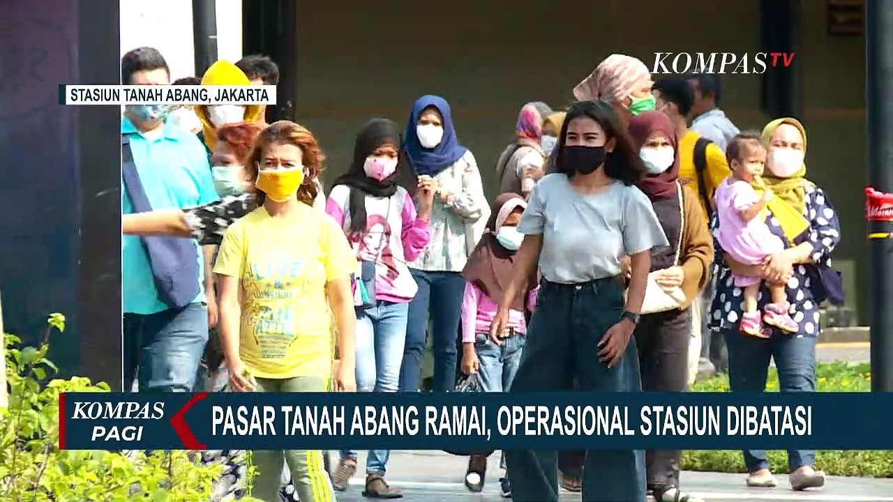 Panik Pintu Gerbang Ditutup, Penumpang di KRL Tanah Abang Terobos Masuk ke Area Stasiun